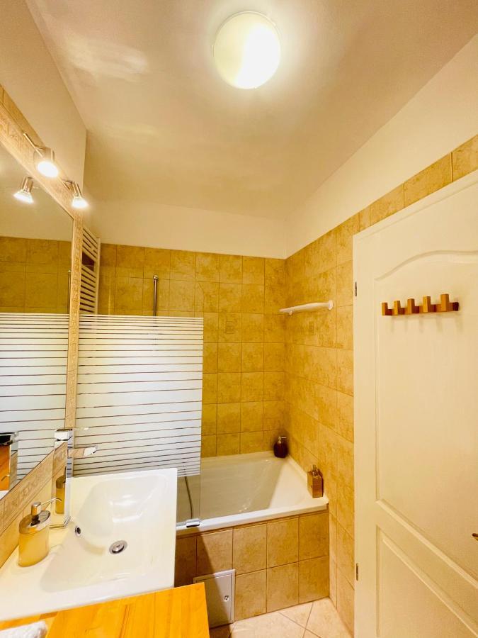 Peony Hollo Apartment - Free Garage Under The House Budapest Exterior photo